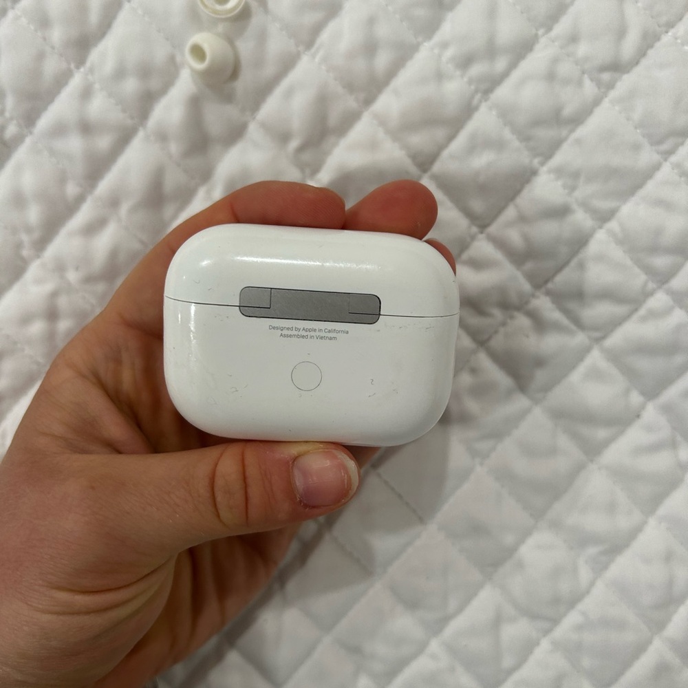 AirPod pros - Picture 4 of 4